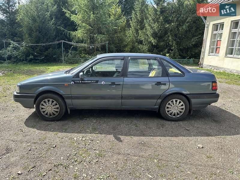 Седан Volkswagen Passat 1989 в Стрию
