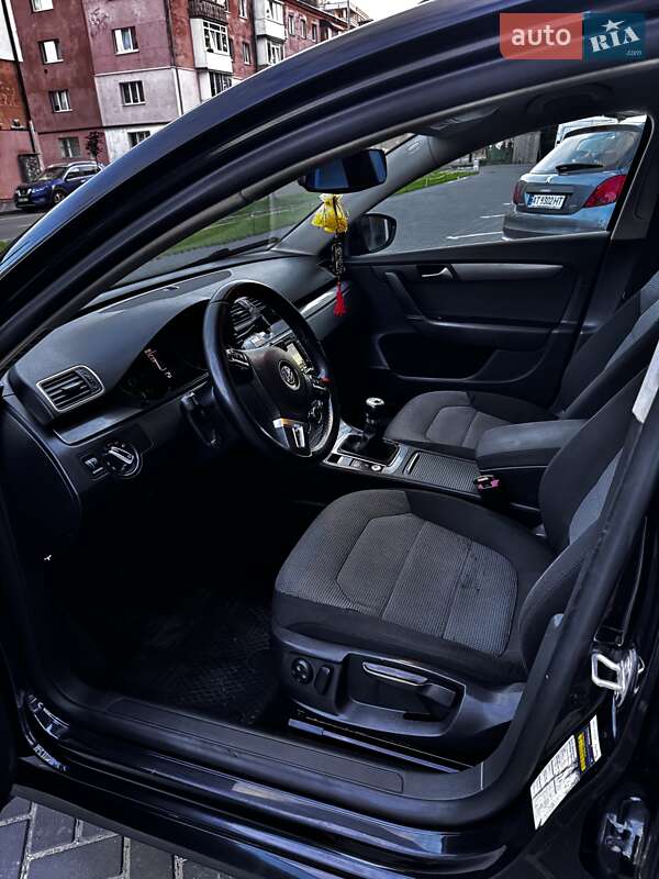Універсал Volkswagen Passat 2012 в Івано-Франківську