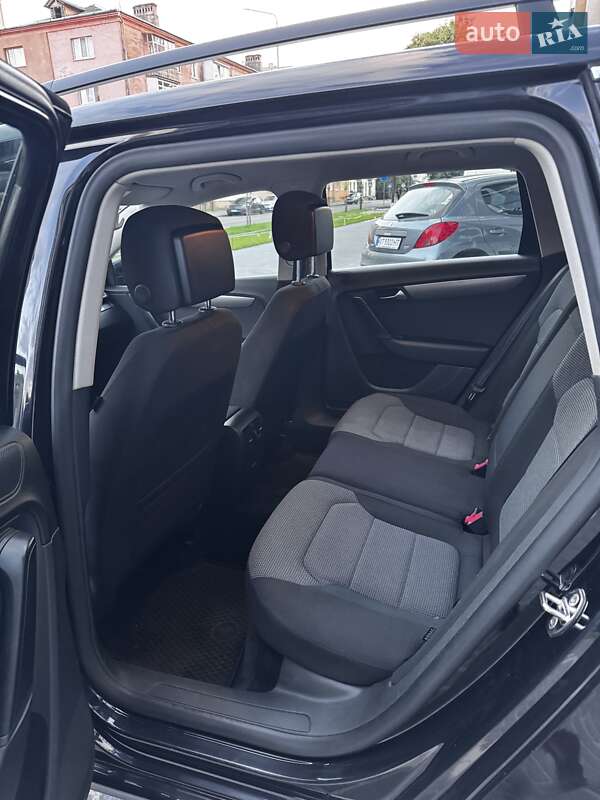 Універсал Volkswagen Passat 2012 в Івано-Франківську