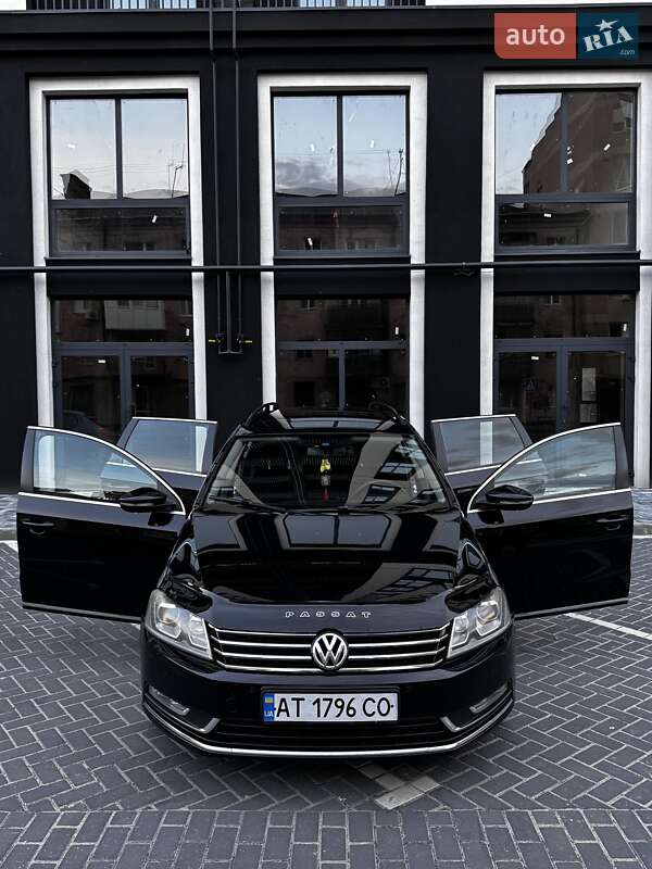 Універсал Volkswagen Passat 2012 в Івано-Франківську