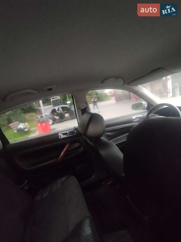 Седан Volkswagen Passat 2001 в Бориславі