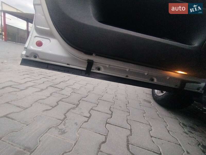 Седан Volkswagen Passat 2001 в Бориславі