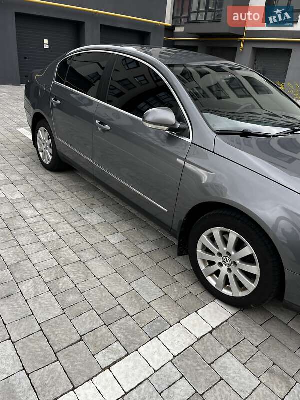 Седан Volkswagen Passat 2008 в Ивано-Франковске