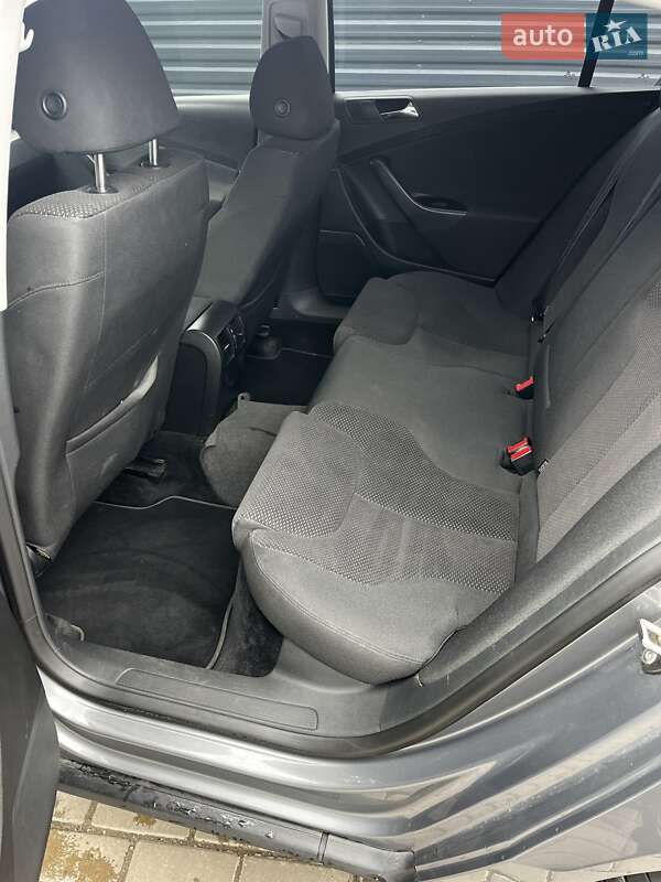 Седан Volkswagen Passat 2008 в Ивано-Франковске