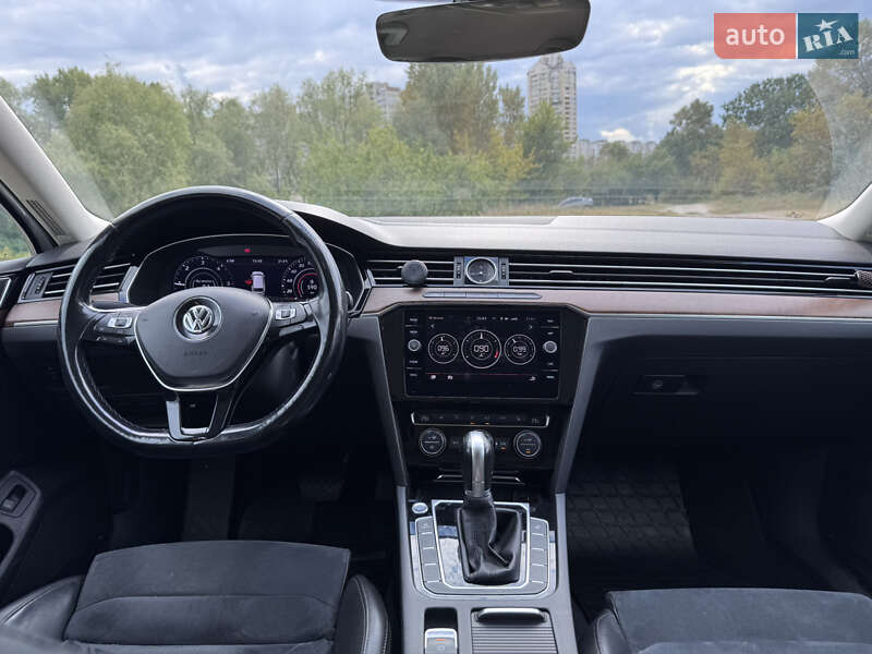 Универсал Volkswagen Passat 2018 в Киеве