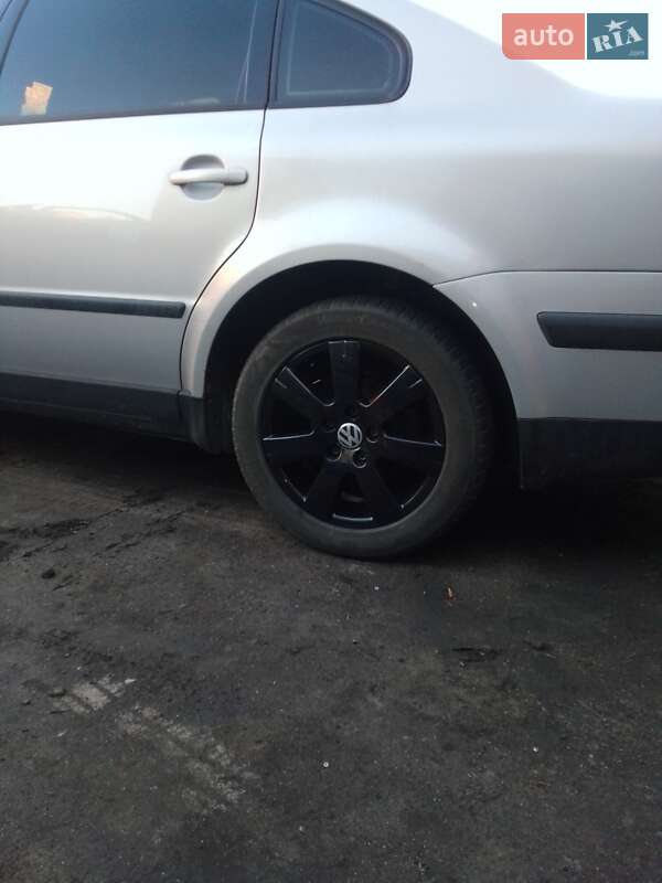 Седан Volkswagen Passat 2000 в Киеве