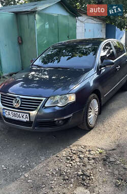 Седан Volkswagen Passat 2006 в Киеве
