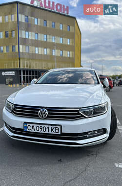 Универсал Volkswagen Passat 2016 в Киеве