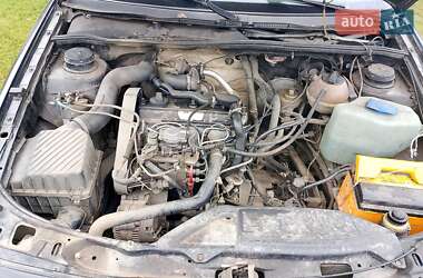 Седан Volkswagen Passat 1993 в 