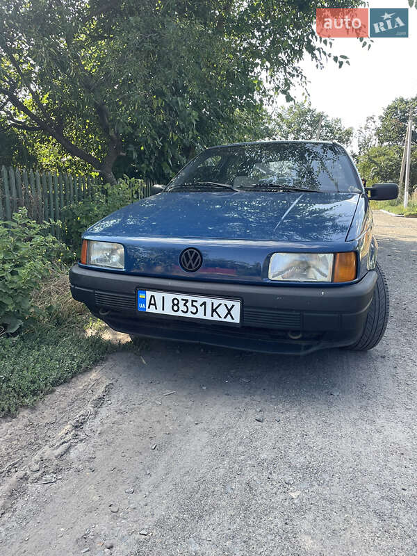 Седан Volkswagen Passat 1988 в Гайвороне