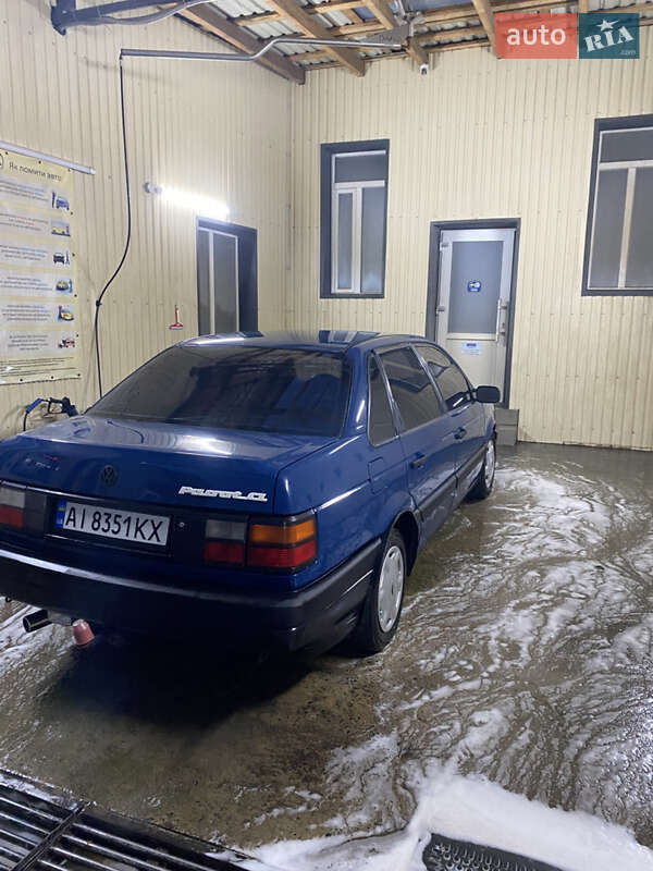 Седан Volkswagen Passat 1988 в Гайвороне