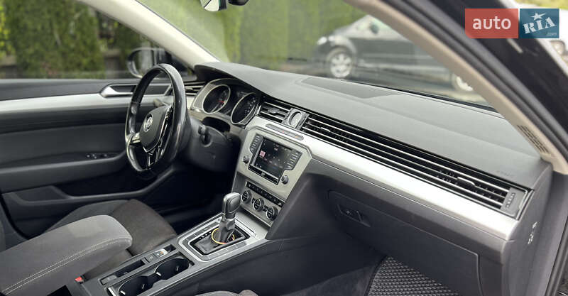 Универсал Volkswagen Passat 2016 в Жовкве