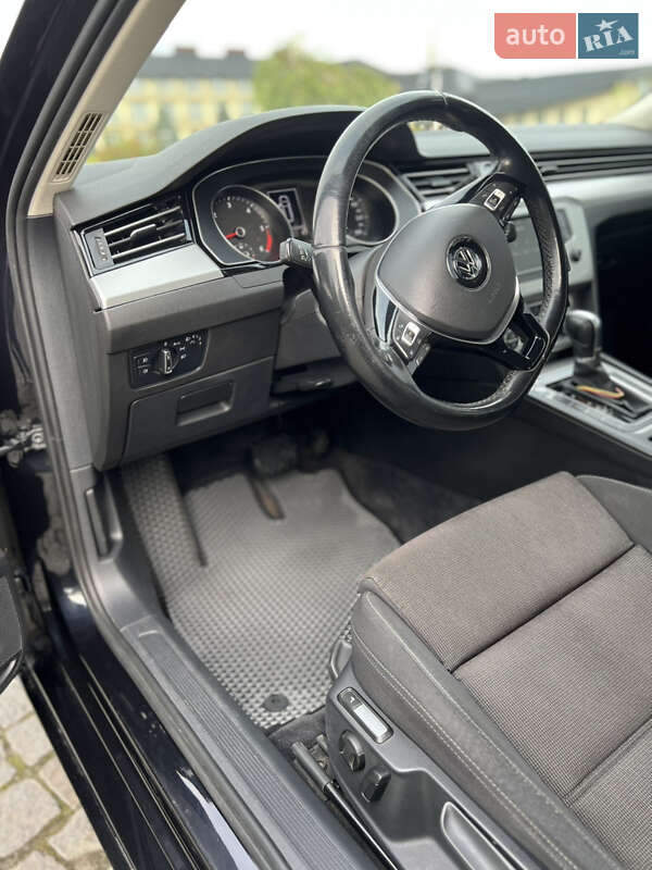 Универсал Volkswagen Passat 2016 в Жовкве