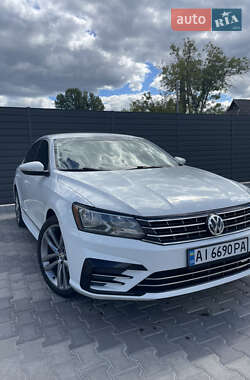 Седан Volkswagen Passat 2017 в Киеве