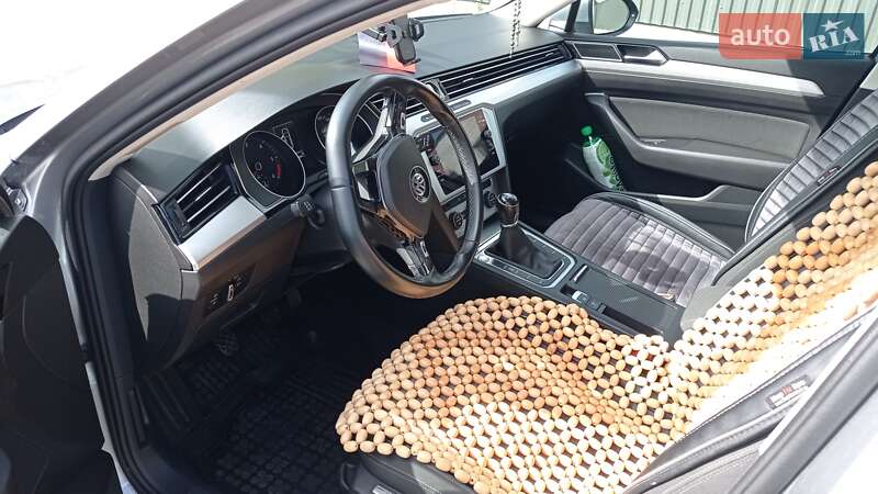 Універсал Volkswagen Passat 2017 в Львові