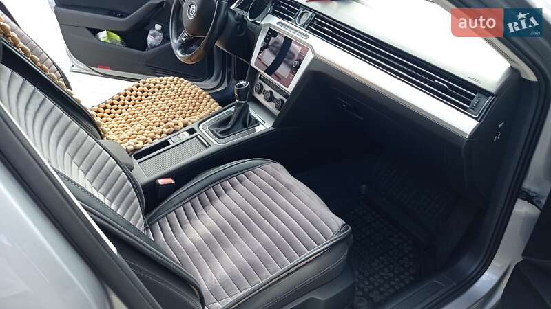 Універсал Volkswagen Passat 2017 в Львові