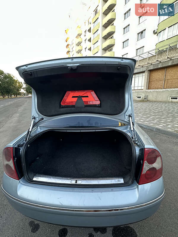 Седан Volkswagen Passat 2002 в Николаеве