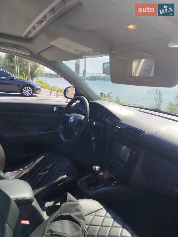 Універсал Volkswagen Passat 2004 в Овручі