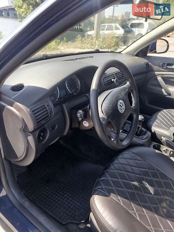 Універсал Volkswagen Passat 2004 в Овручі