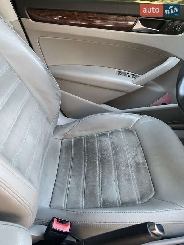 Седан Volkswagen Passat 2013 в Львове