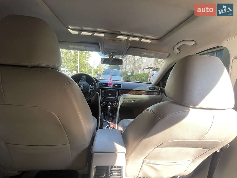 Седан Volkswagen Passat 2013 в Львове