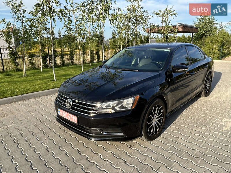 Седан Volkswagen Passat 2019 в Ровно