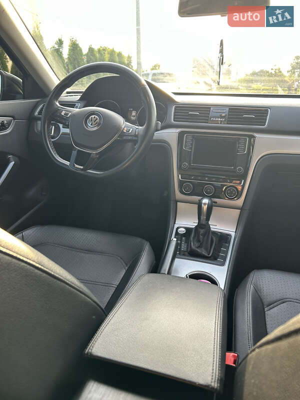 Седан Volkswagen Passat 2019 в Ровно