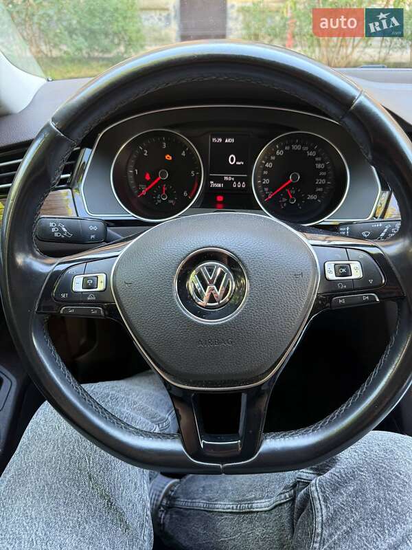 Универсал Volkswagen Passat 2015 в Львове