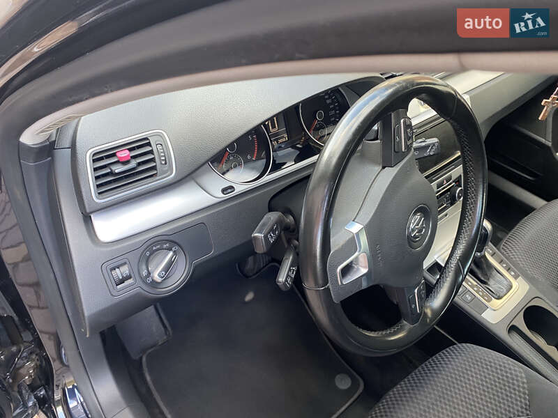 Универсал Volkswagen Passat 2011 в Бучаче