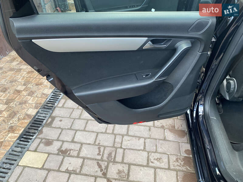 Универсал Volkswagen Passat 2011 в Бучаче