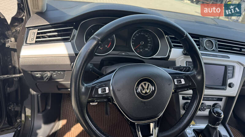 Універсал Volkswagen Passat 2016 в Львові