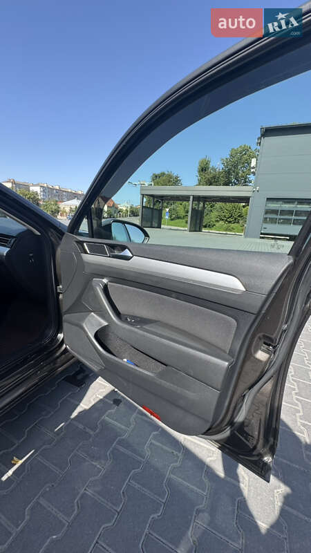 Універсал Volkswagen Passat 2016 в Львові