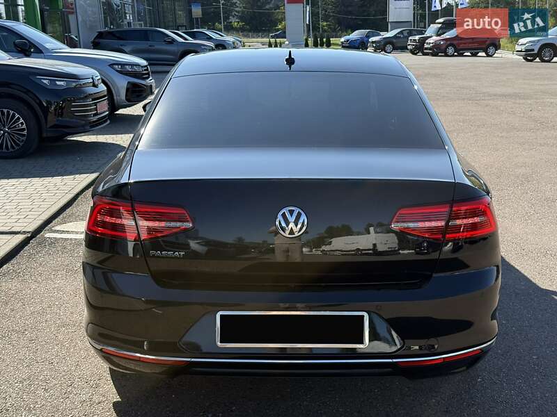 Седан Volkswagen Passat 2018 в Тернополе