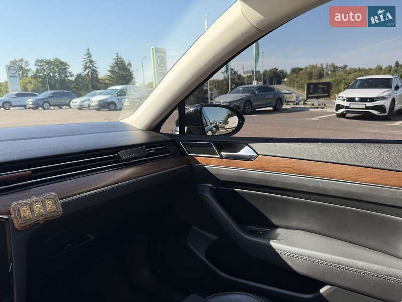 Седан Volkswagen Passat 2018 в Тернополе