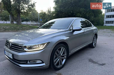 Седан Volkswagen Passat 2015 в Києві