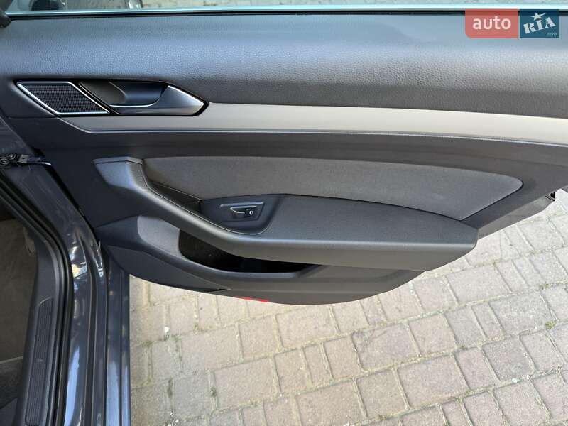 Універсал Volkswagen Passat 2014 в Івано-Франківську