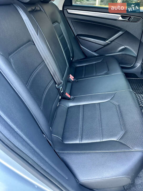 Седан Volkswagen Passat 2016 в Лозовой фото 23 Седан Volkswagen Passat 2016 в Лозовой