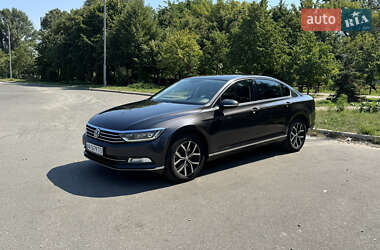 Седан Volkswagen Passat 2018 в Києві