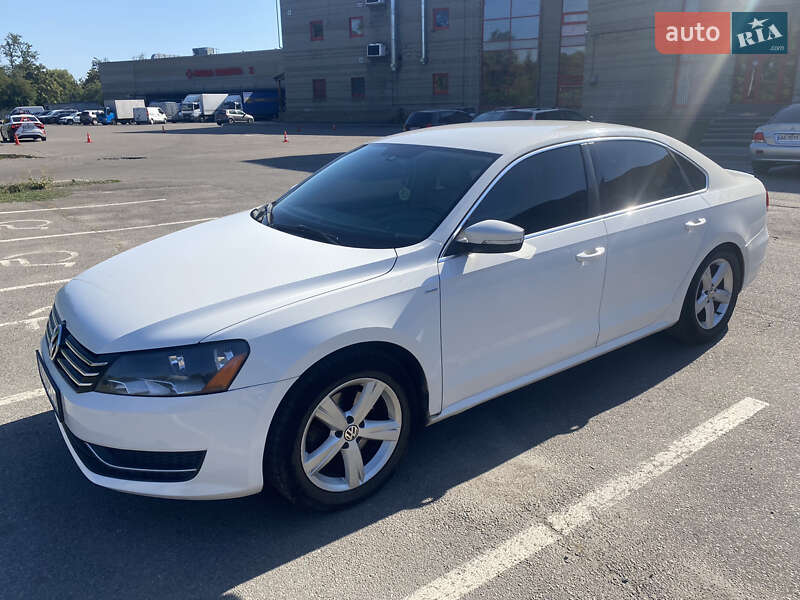 Седан Volkswagen Passat 2013 в Дніпрі