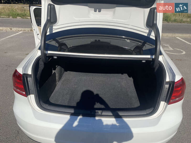 Седан Volkswagen Passat 2013 в Дніпрі