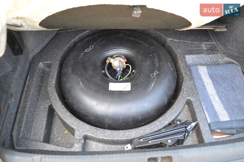 Седан Volkswagen Passat 1994 в Днепре