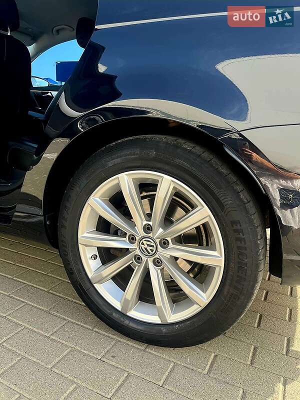 Універсал Volkswagen Passat 2012 в Ковелі