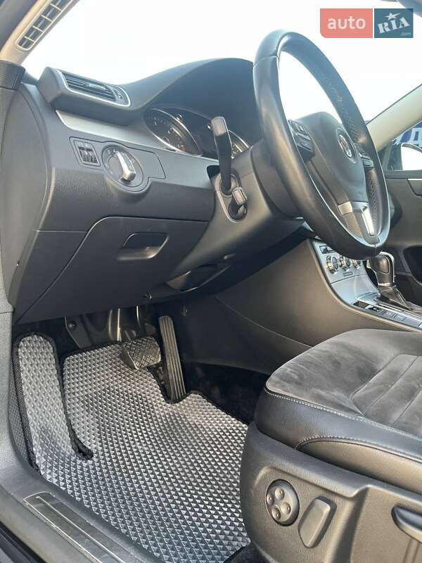 Універсал Volkswagen Passat 2012 в Ковелі