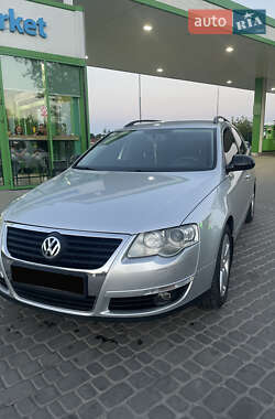 Универсал Volkswagen Passat 2010 в Золочеве