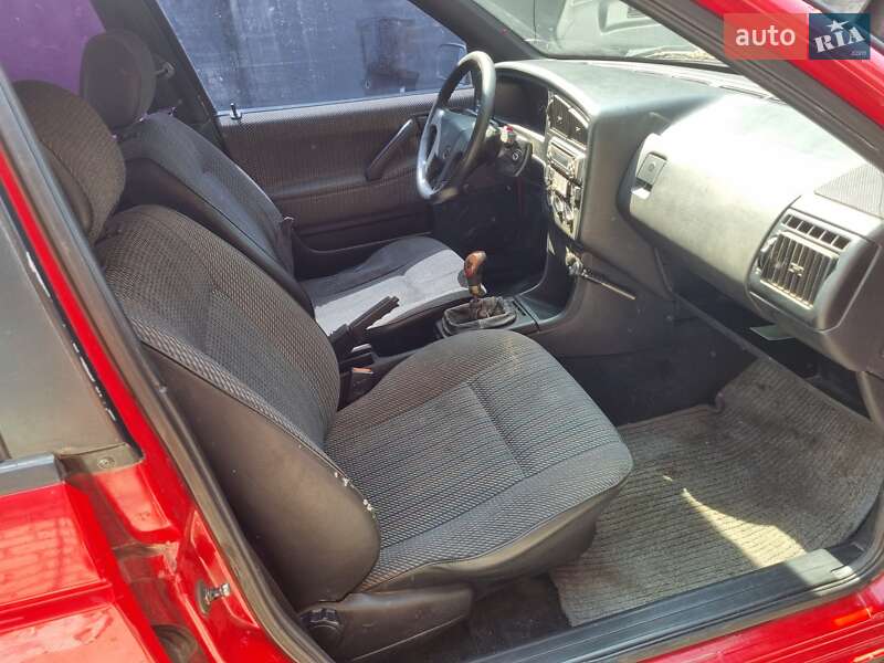 Универсал Volkswagen Passat 1992 в Умани