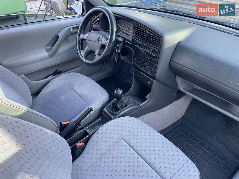 Седан Volkswagen Passat 1994 в Виннице