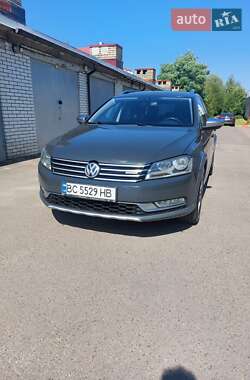 Універсал Volkswagen Passat 2013 в Львові