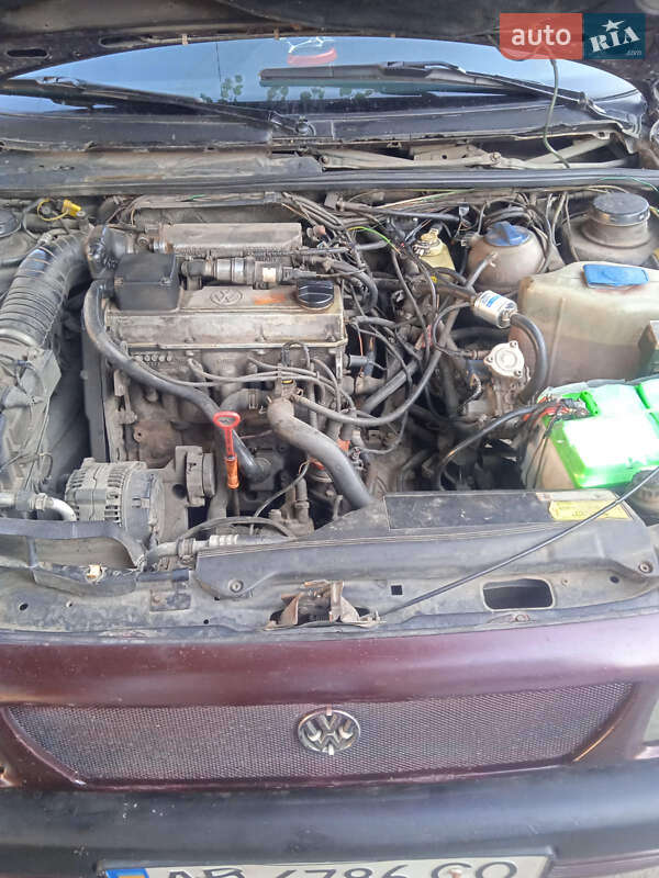 Седан Volkswagen Passat 1993 в Калиновке