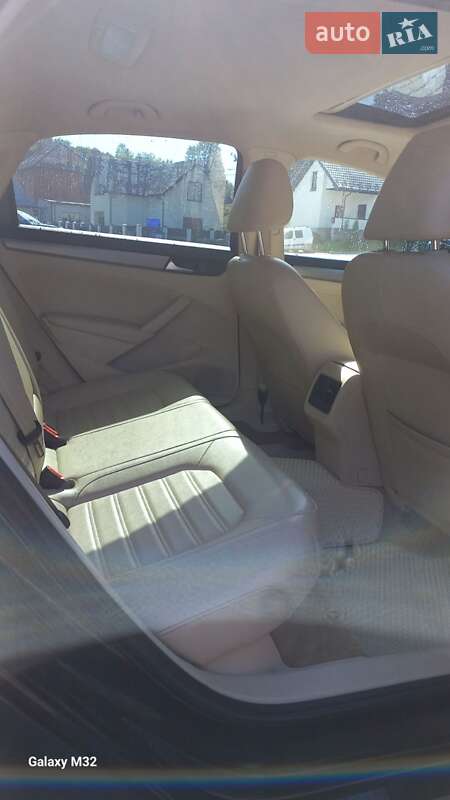 Седан Volkswagen Passat 2015 в Львове