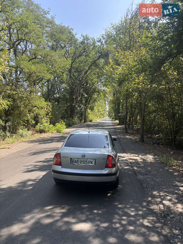 Седан Volkswagen Passat 2000 в Днепре
